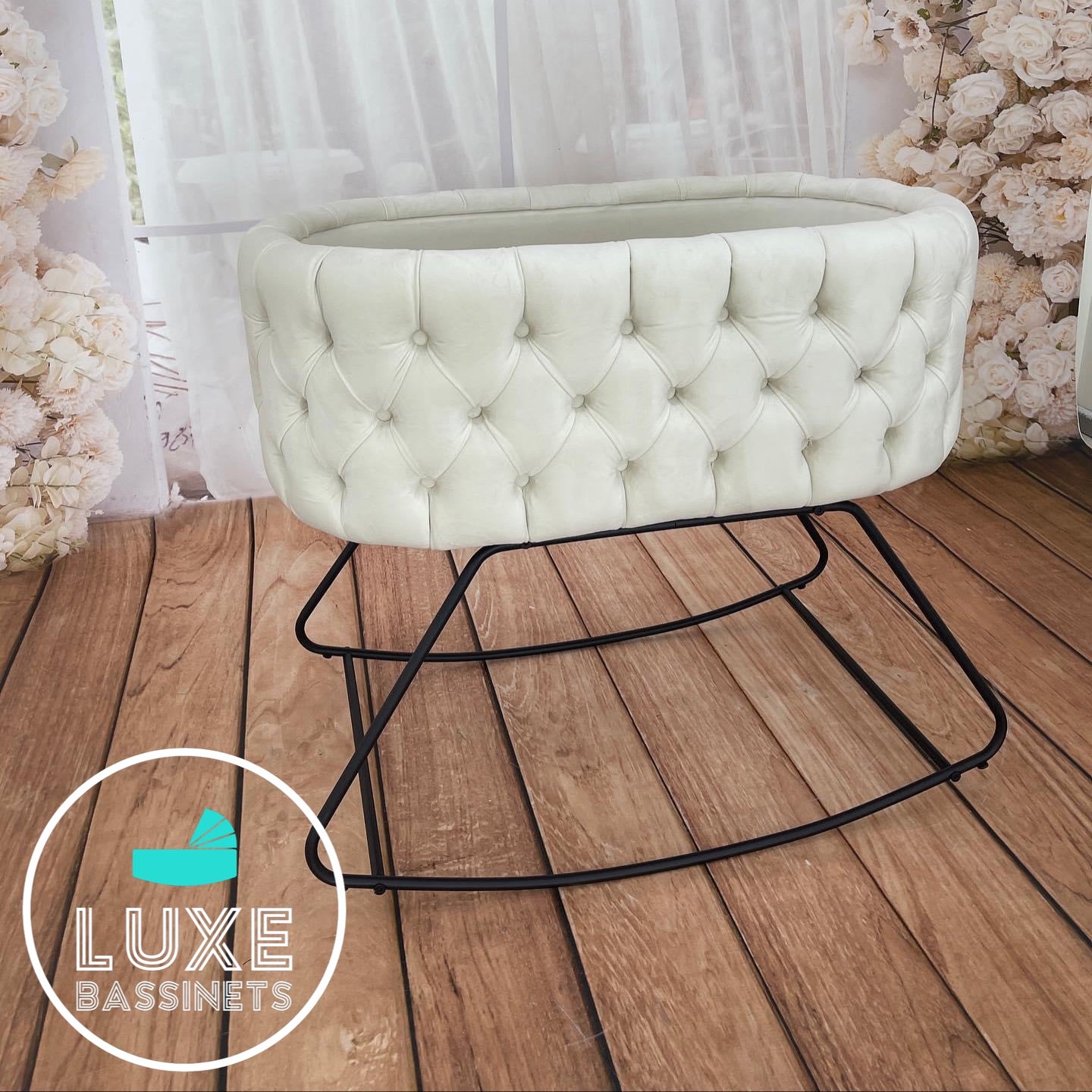 Oyster Bassinet with Rocking Legs